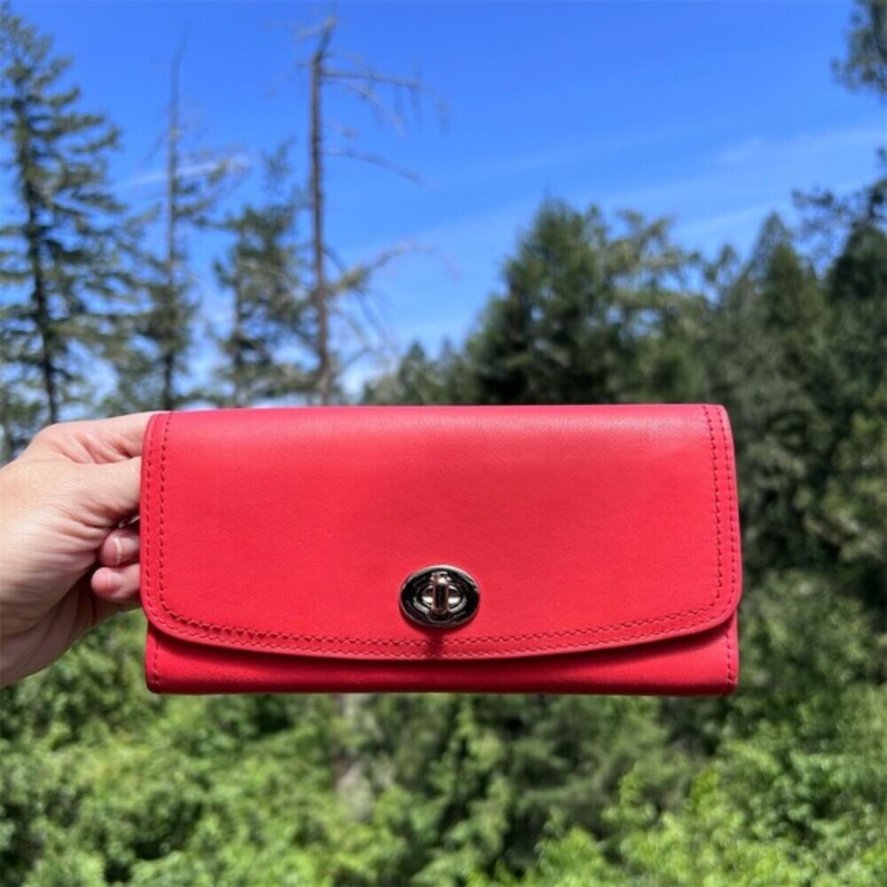 VINTAGE COACH Smooth Leather Y2K Red Turn-Lock Wallet with Silver Hardware